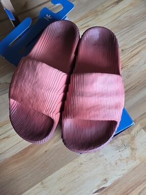 New In Box Adidas Addilette  Ribbed Slide Sandals